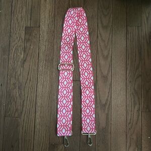 2” wide purse strap! Beautiful condition!